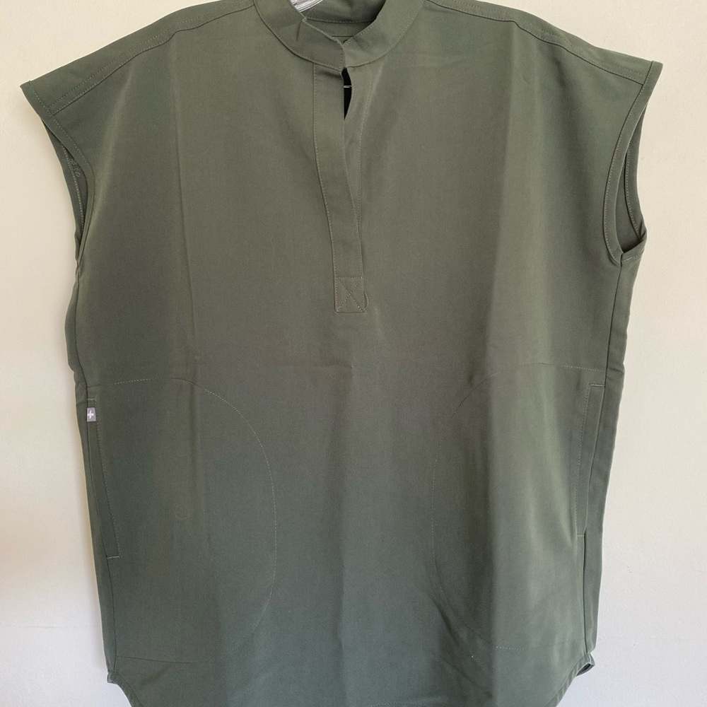 XS FIGS Rafaela Scrub Top - Moss Green